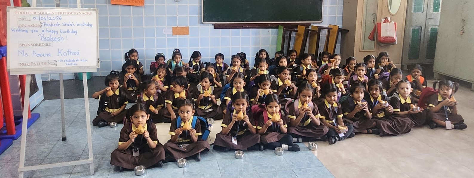 Pre-Primary students with samosa