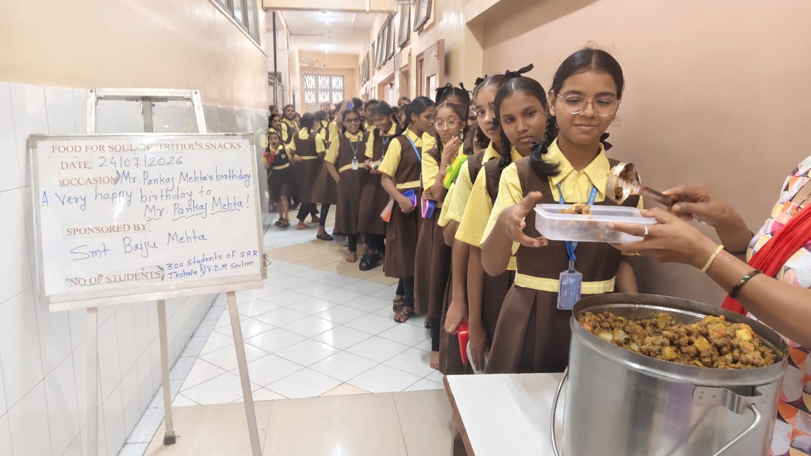Secondary students receiving chana masala