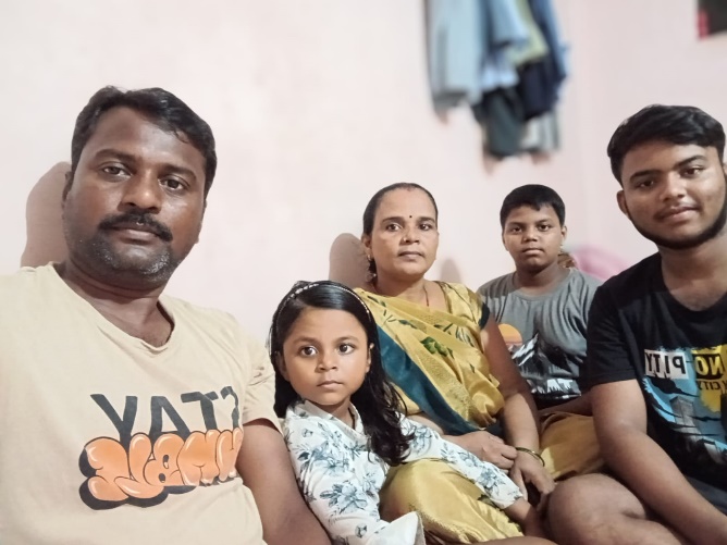 Pratika Sanjay Jaiswar with family