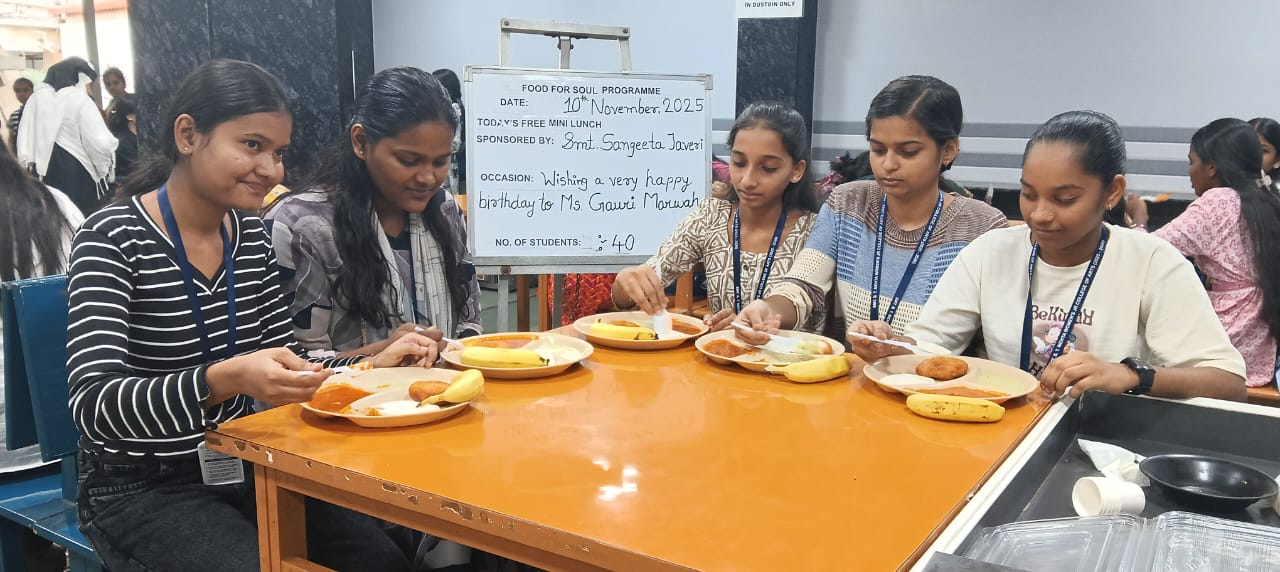 Students eating Idli & Meduvada